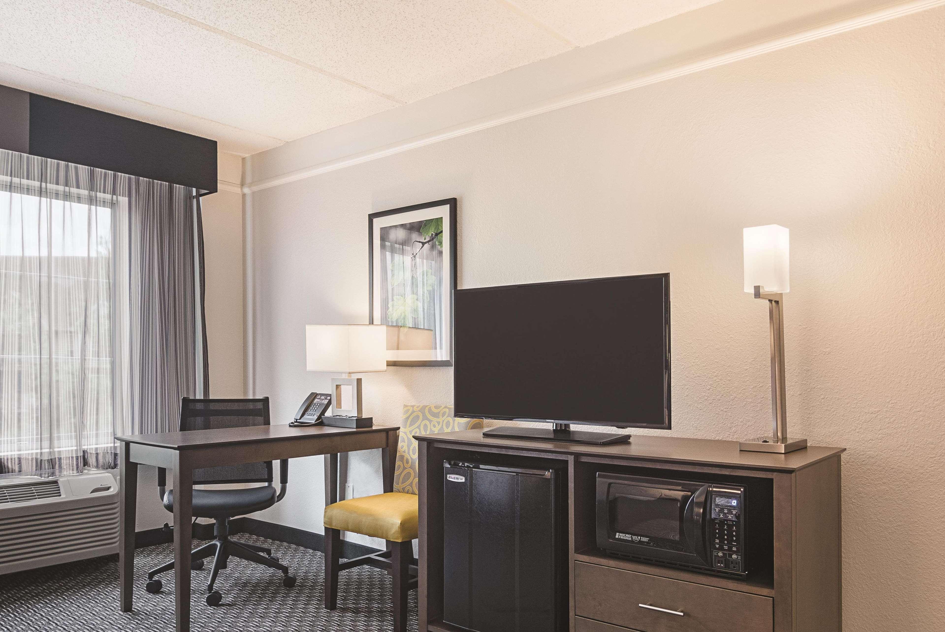 Hotel La Quinta By Wyndham Atlanta Perimeter Medical Sandy Springs Esterno foto