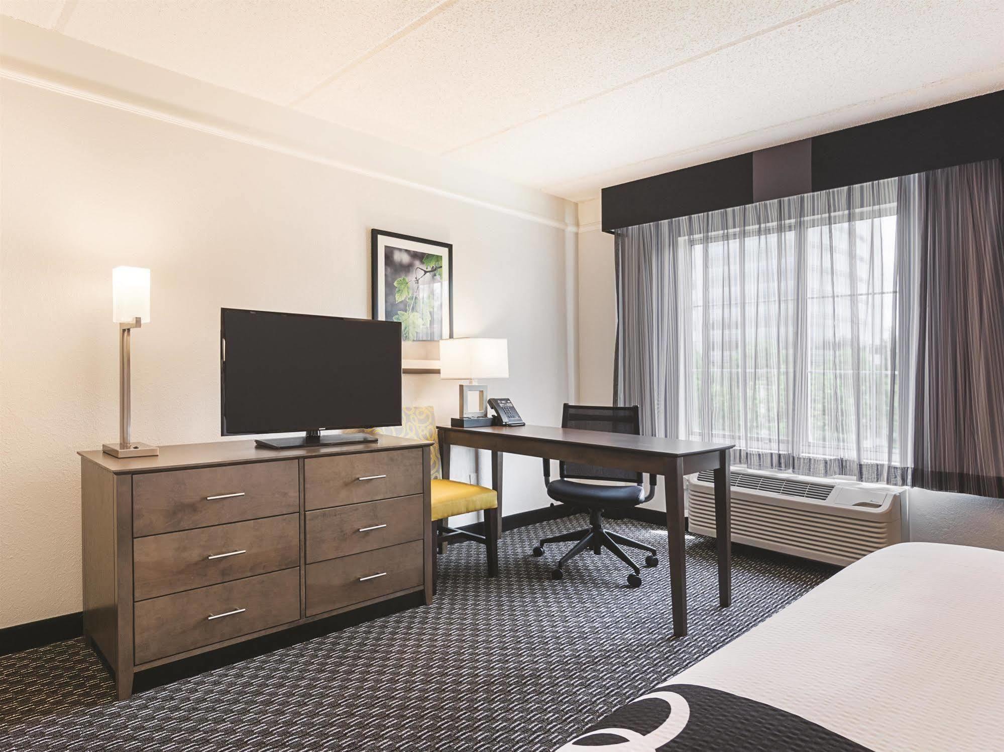 Hotel La Quinta By Wyndham Atlanta Perimeter Medical Sandy Springs Esterno foto