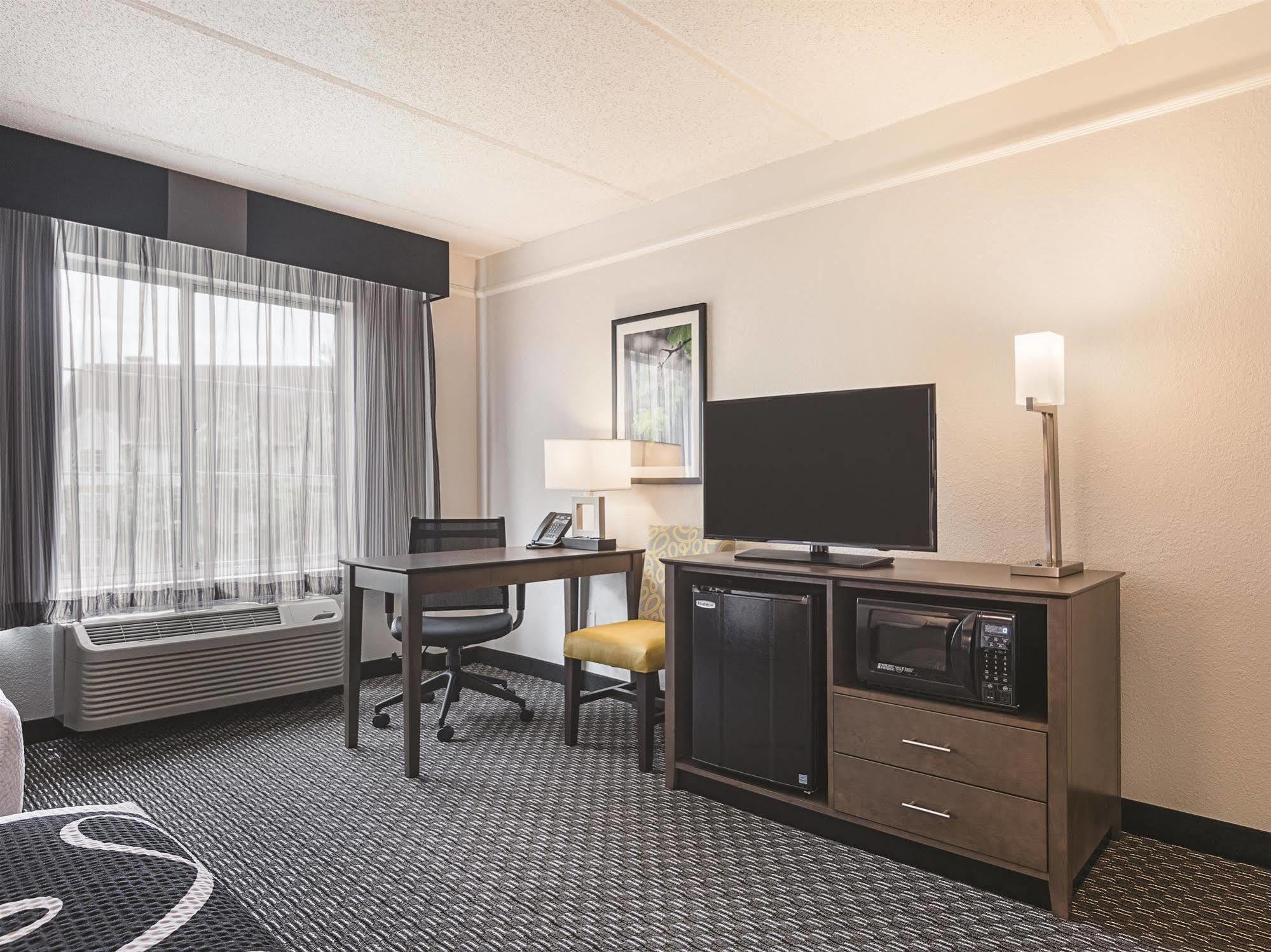 Hotel La Quinta By Wyndham Atlanta Perimeter Medical Sandy Springs Esterno foto
